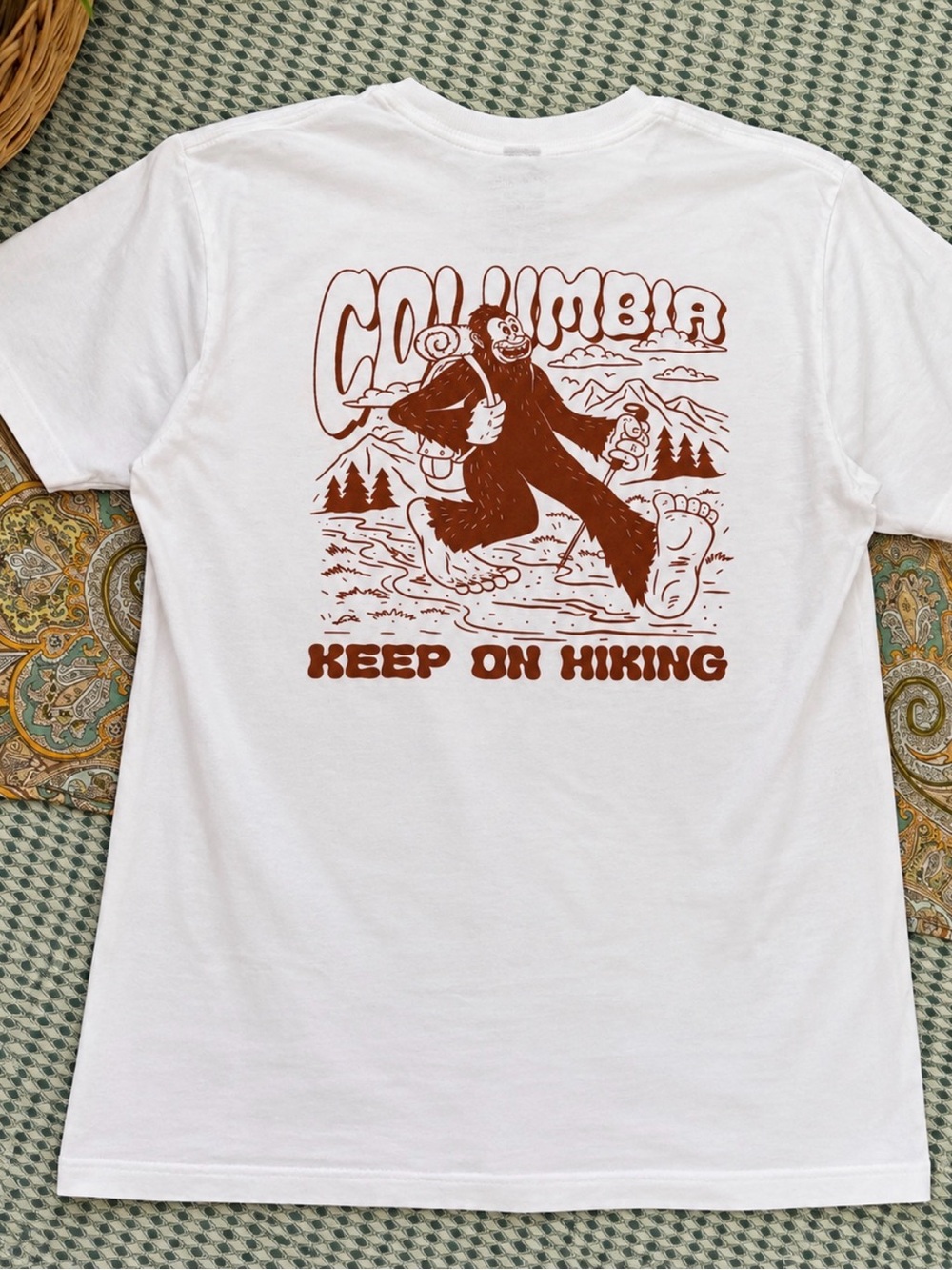 Columbia Men’s Large Bigfoot Keep On Hiking Graphic T-Shirt White Sasquatch